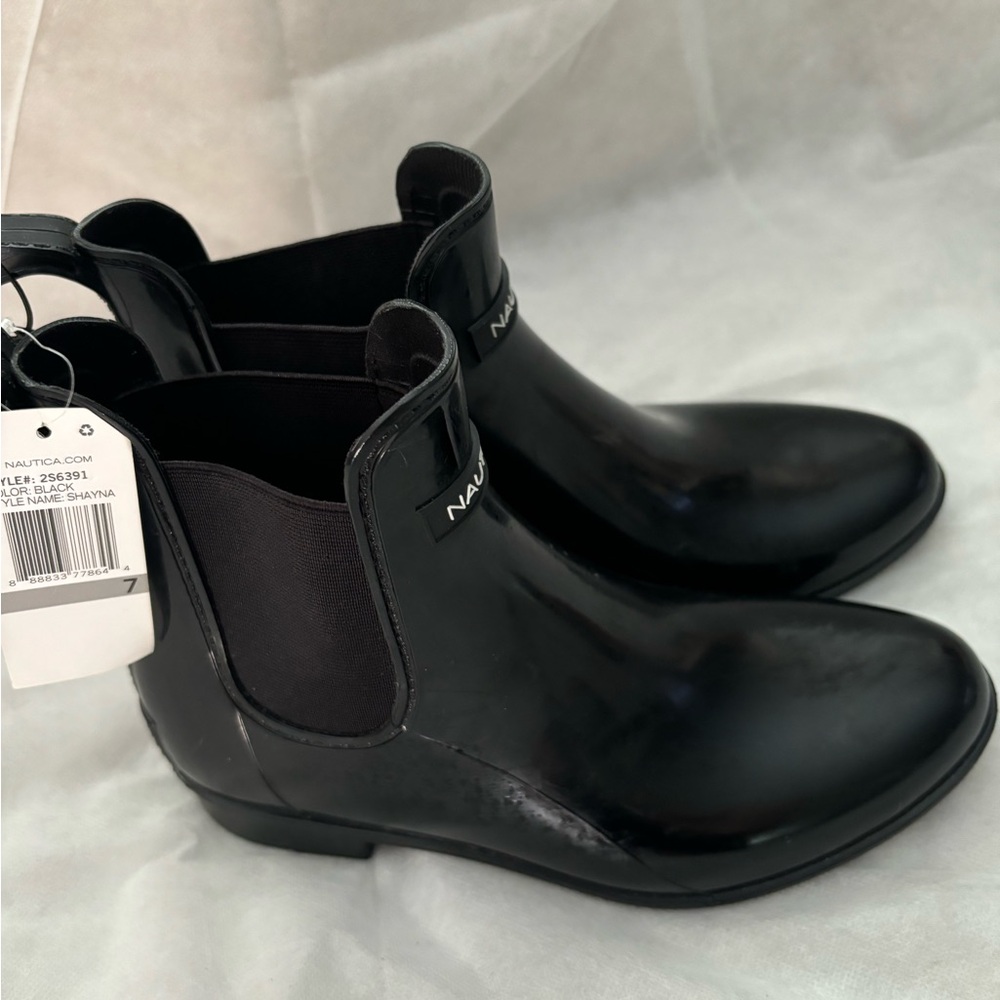Nautica Shayna Rain Boots Size 7.  Never worn with tags.